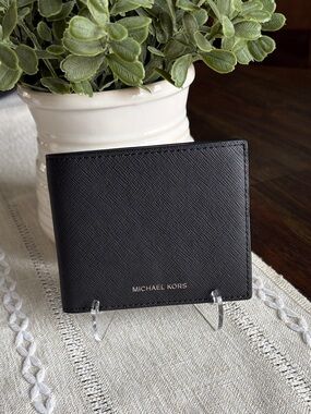 Men’s Michael Kors NWOT Black Saffiano Leather Men's Wallet